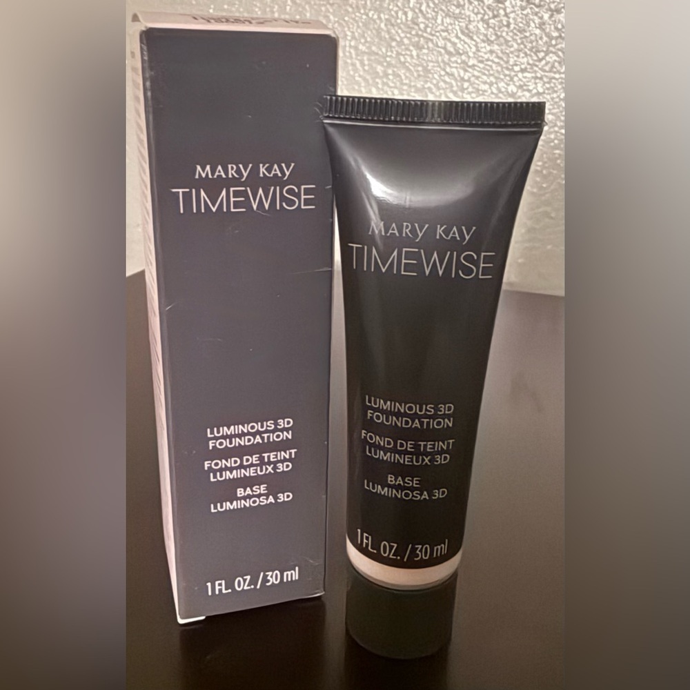 Mary Kay TimeWise Luminous 3D Foundation | Ivory | Medium–Full Coverage | 1 oz - Picture 2 of 3